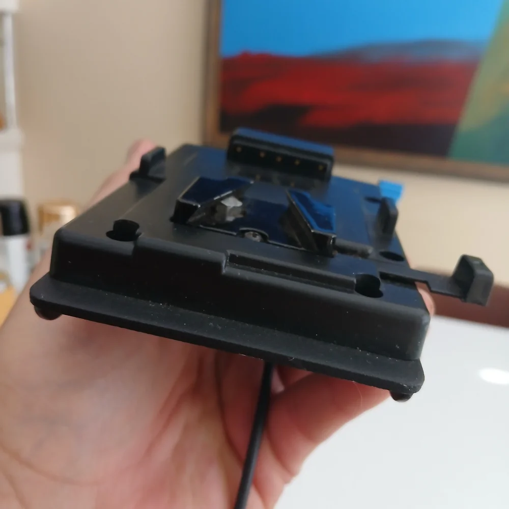 Black and Blue VR Headset Mount